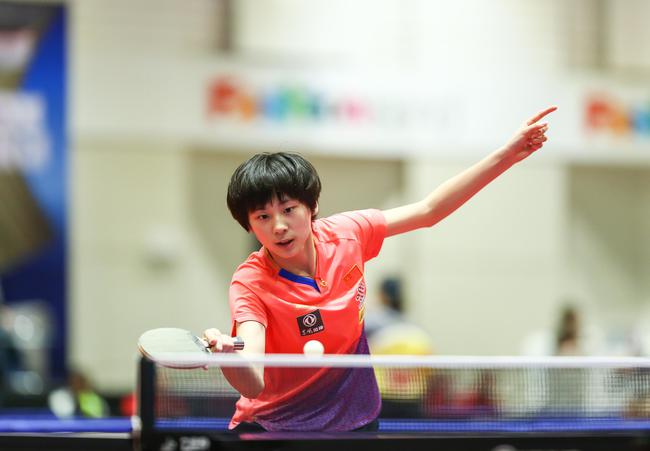 还亲自陪同 还亲自陪同