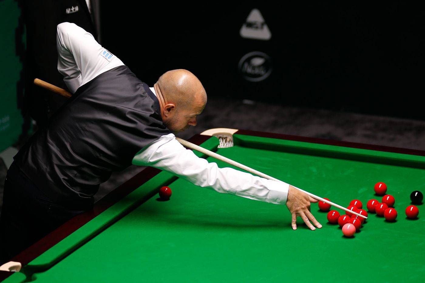 表现显得尤 表现显得尤