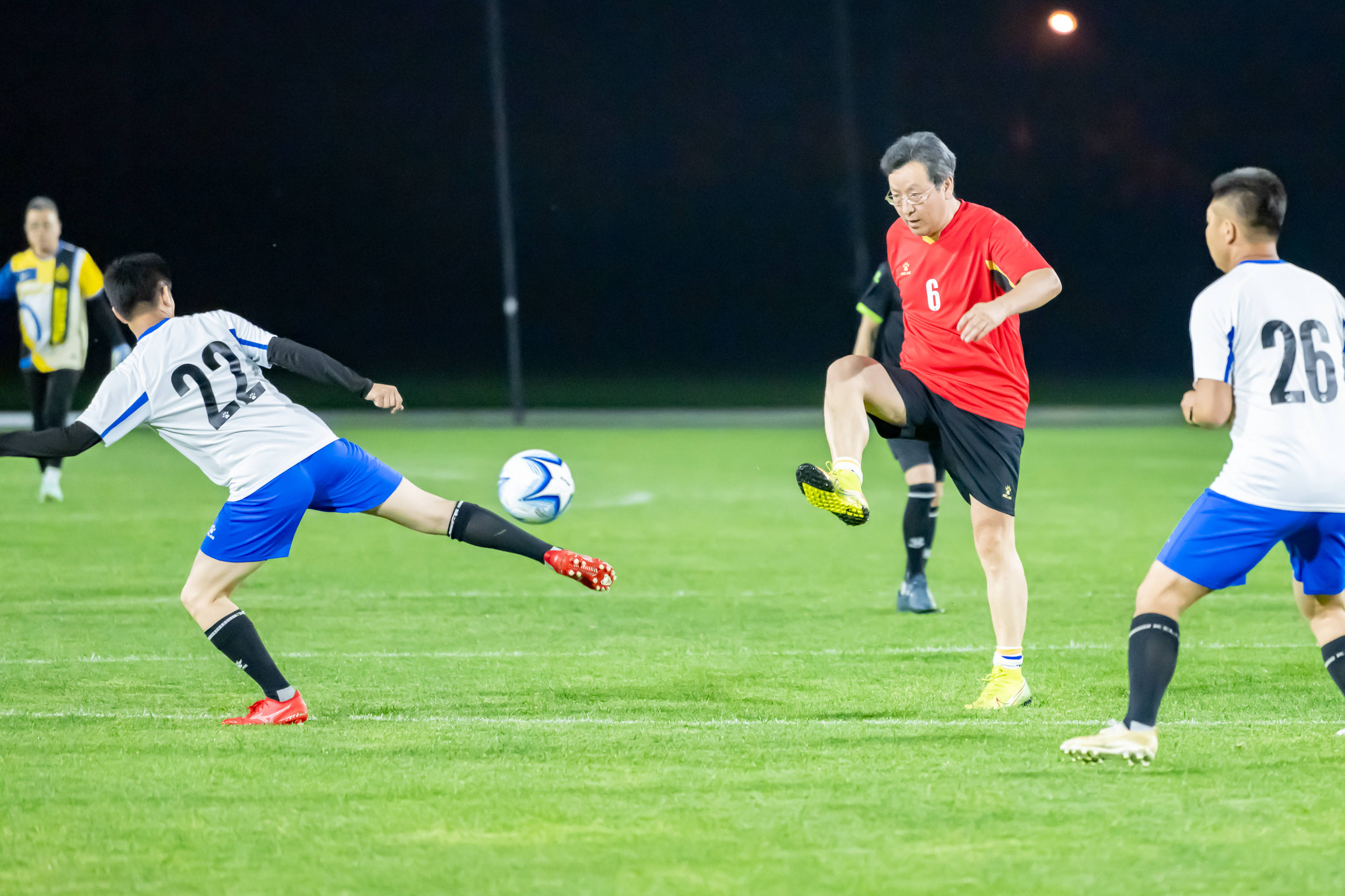 还为中国足 还为中国足