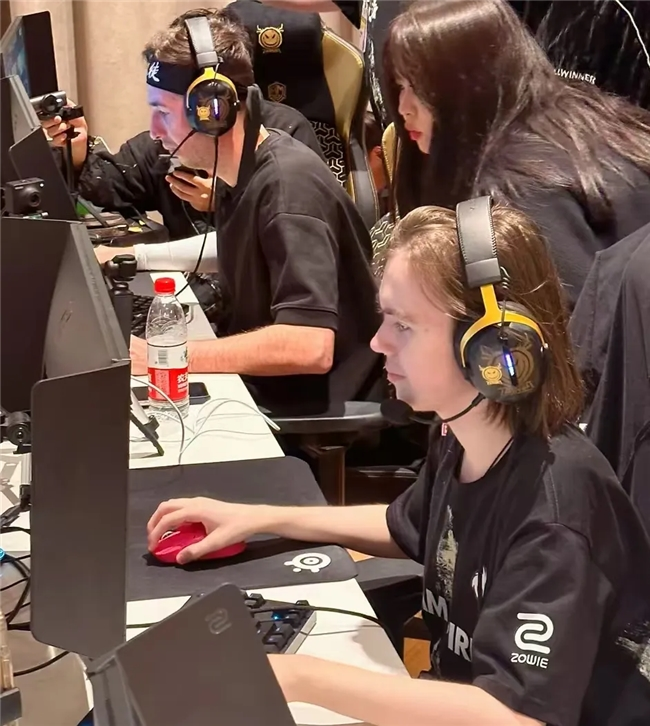 更强的群体 更强的群体